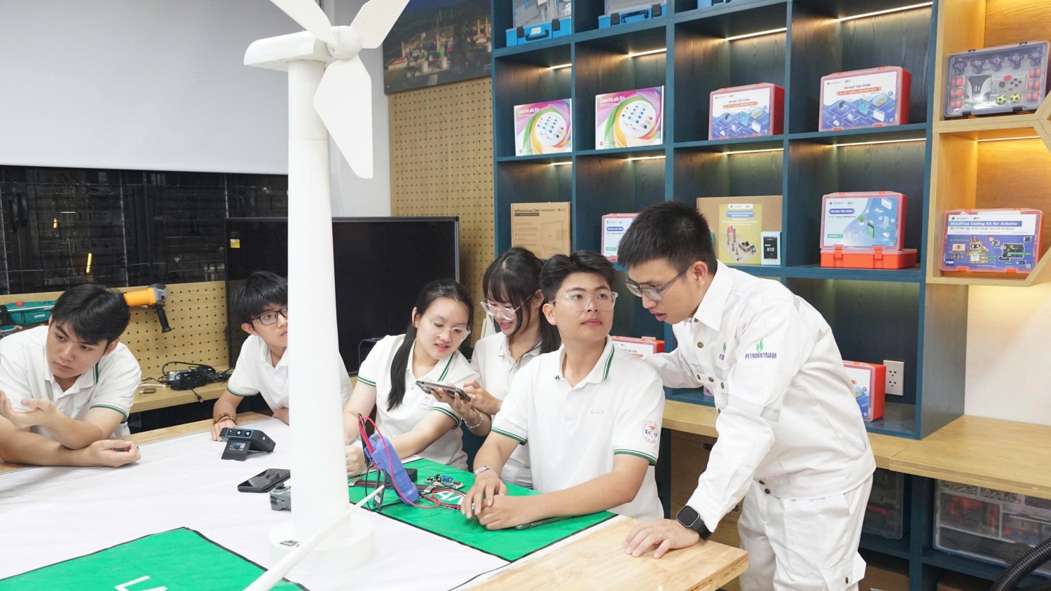 Một chương trình đầy cảm xúc, một hành trình đầy hứng khởi