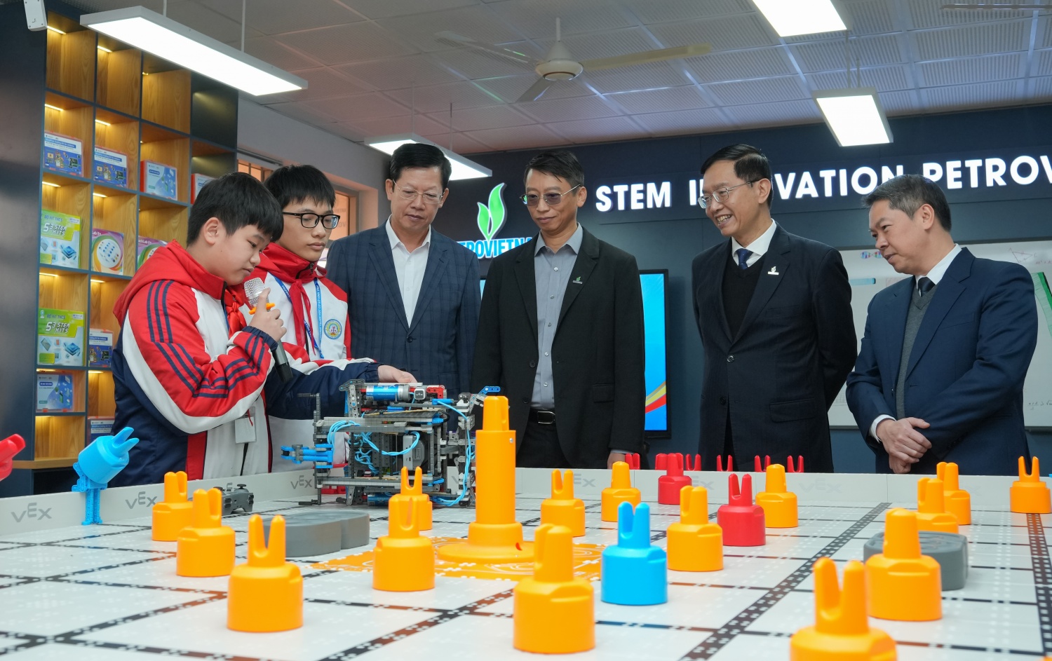 Petrovietnam lan tỏa truyền thống tri ân và trách nhiệm với cộng đồng Petrovietnam lan tỏa truyền thống tri ân và trách nhiệm với cộng đồng
