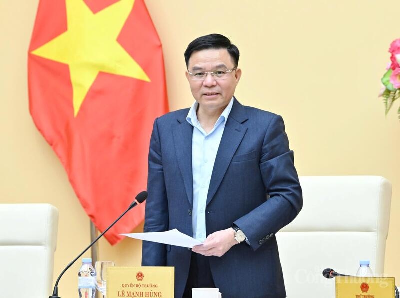 Quyền Bộ trưởng Bộ Công Thương Lê Mạnh Hùng: Không để thiếu điện trong mọi tình huống Quyền Bộ trưởng Bộ Công Thương Lê Mạnh Hùng: Không để thiếu điện trong mọi tình huống