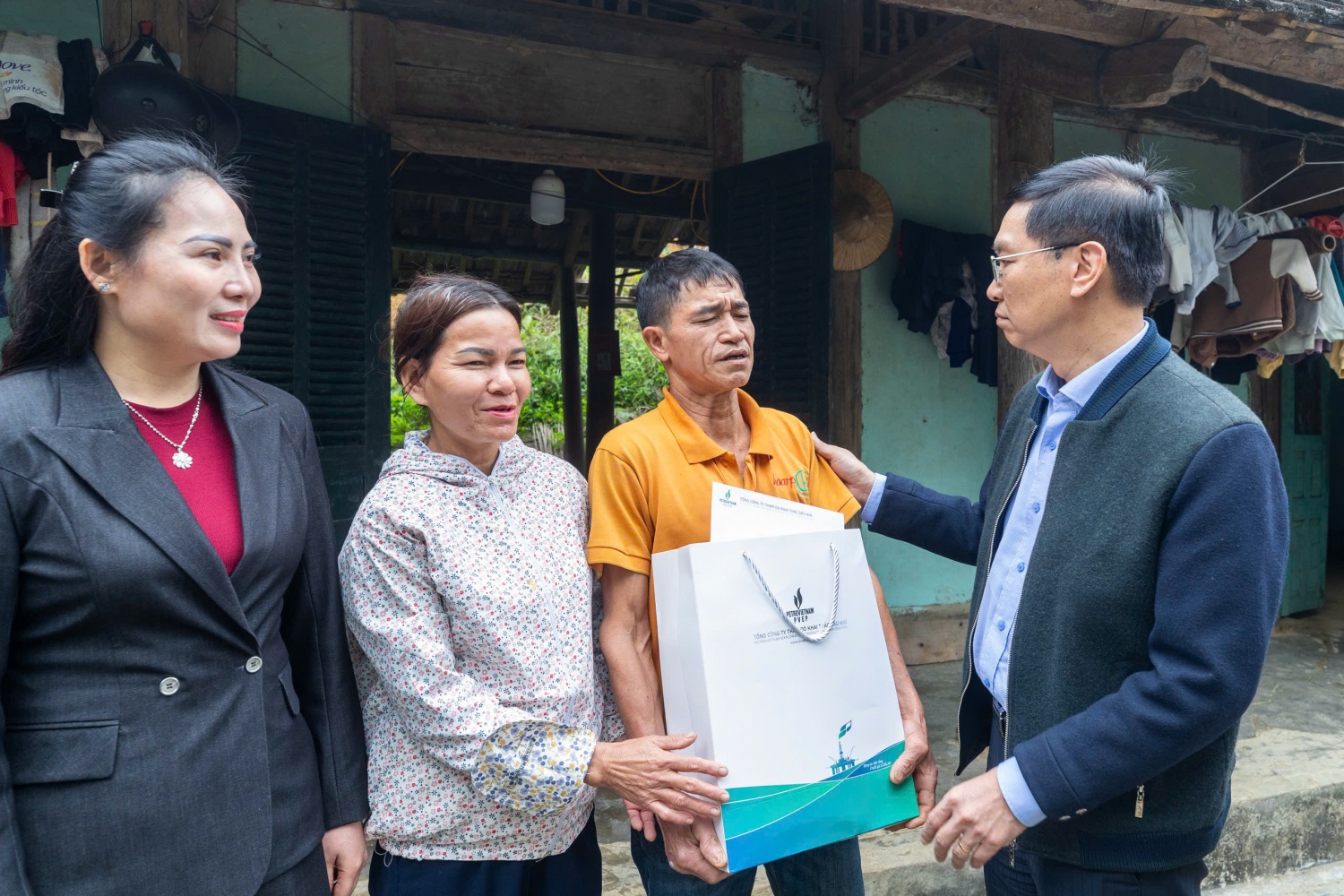 Petrovietnam đưa Tết đến với bà con Tuyên Quang