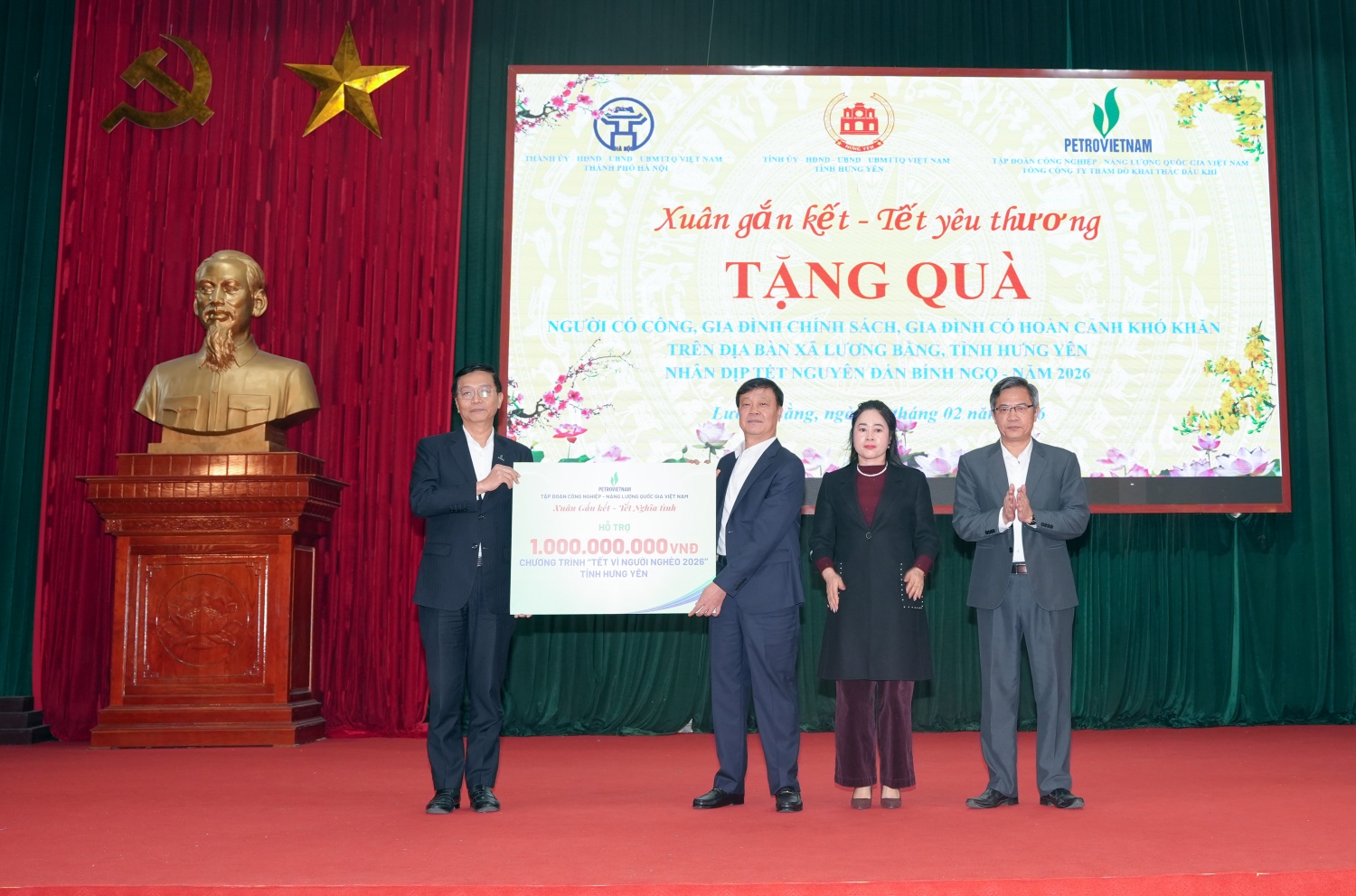 “Petrovietnam: Xuân Gắn kết - Tết Nghĩa tình” đến với bà con xã Lương Bằng (Hưng Yên)