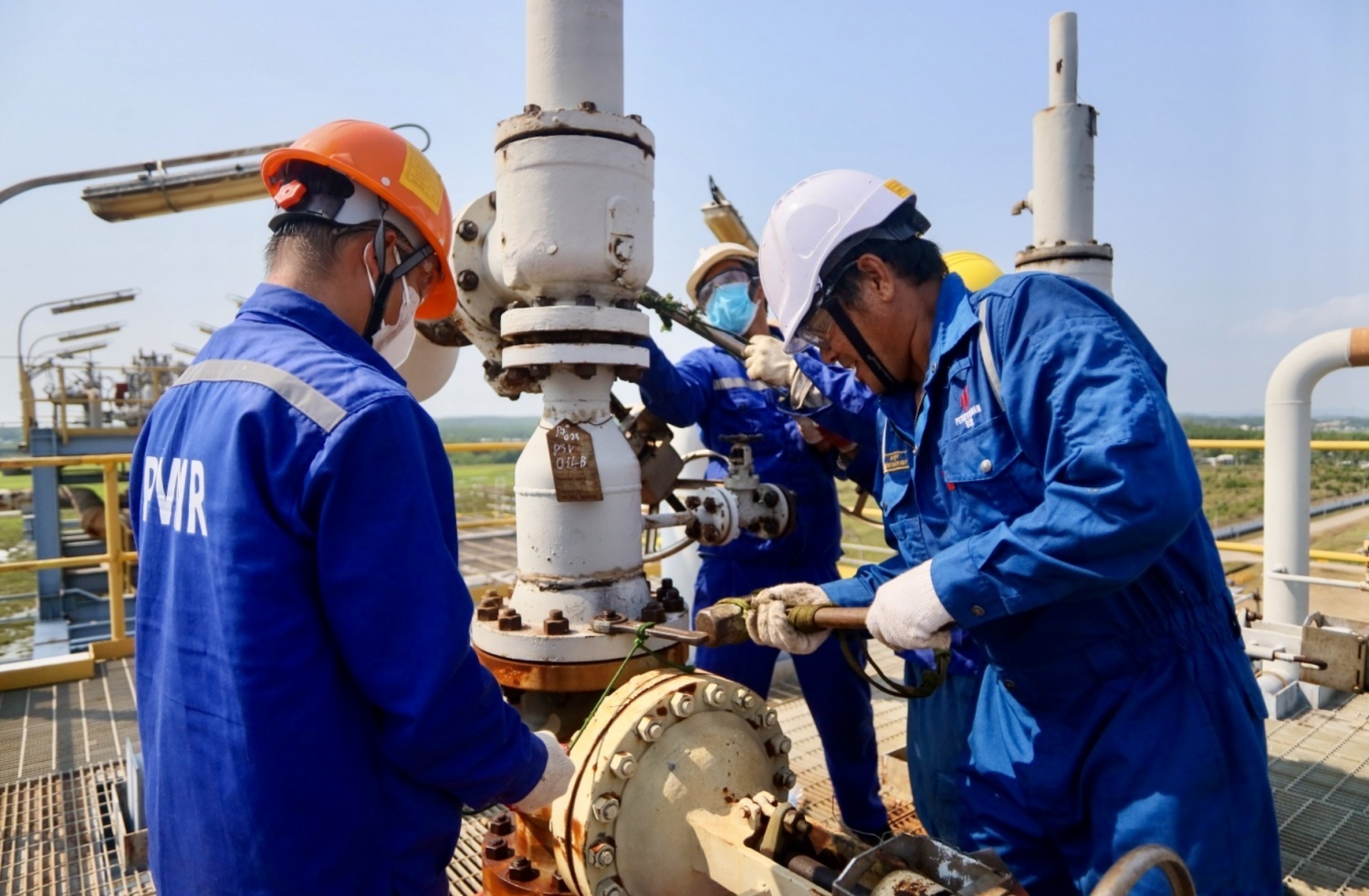 Con người và công nghệ là nền tảng phát triển