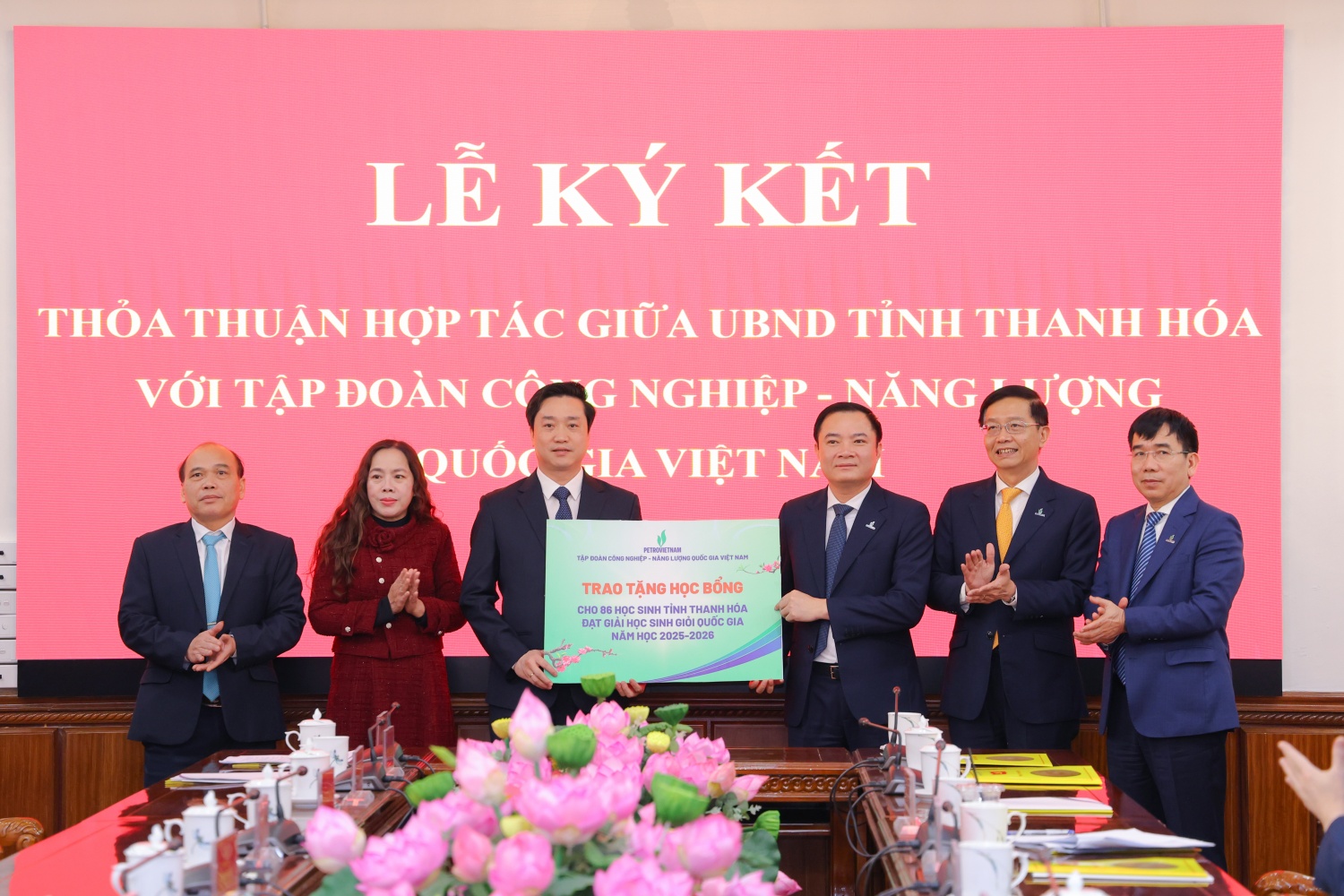 Tỉnh Thanh Hóa và Petrovietnam ký thỏa thuận hợp tác toàn diện, thúc đẩy phát triển công nghiệp – năng lượng