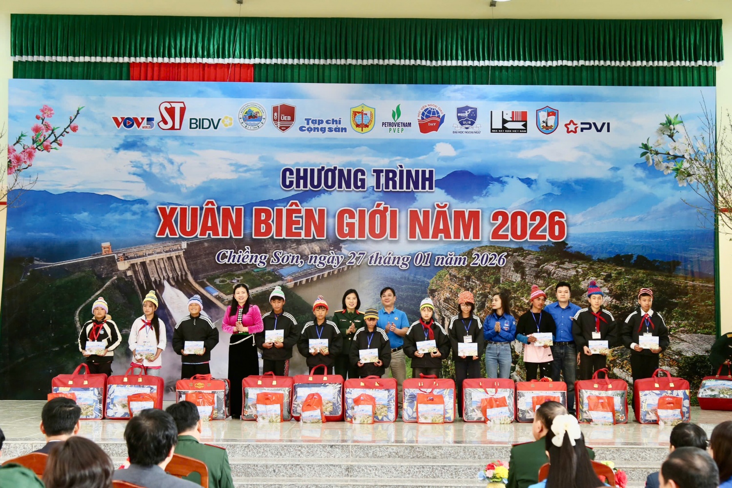PVEP mang xuấn ấm đến nơi biên cương PVEP mang xuấn ấm đến nơi biên cương