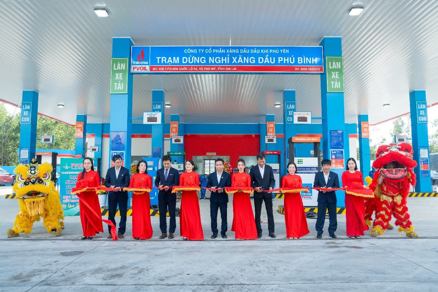Đại diện Tổng công ty PVOIL, lãnh đạo PVOIL Phú Yên cùng đối tác cắt băng khai trương Trạm dừng nghỉ xăng dầu Phú Bình Đại diện Tổng công ty PVOIL, lãnh đạo PVOIL Phú Yên cùng đối tác cắt băng khai trương Trạm dừng nghỉ xăng dầu Phú Bình