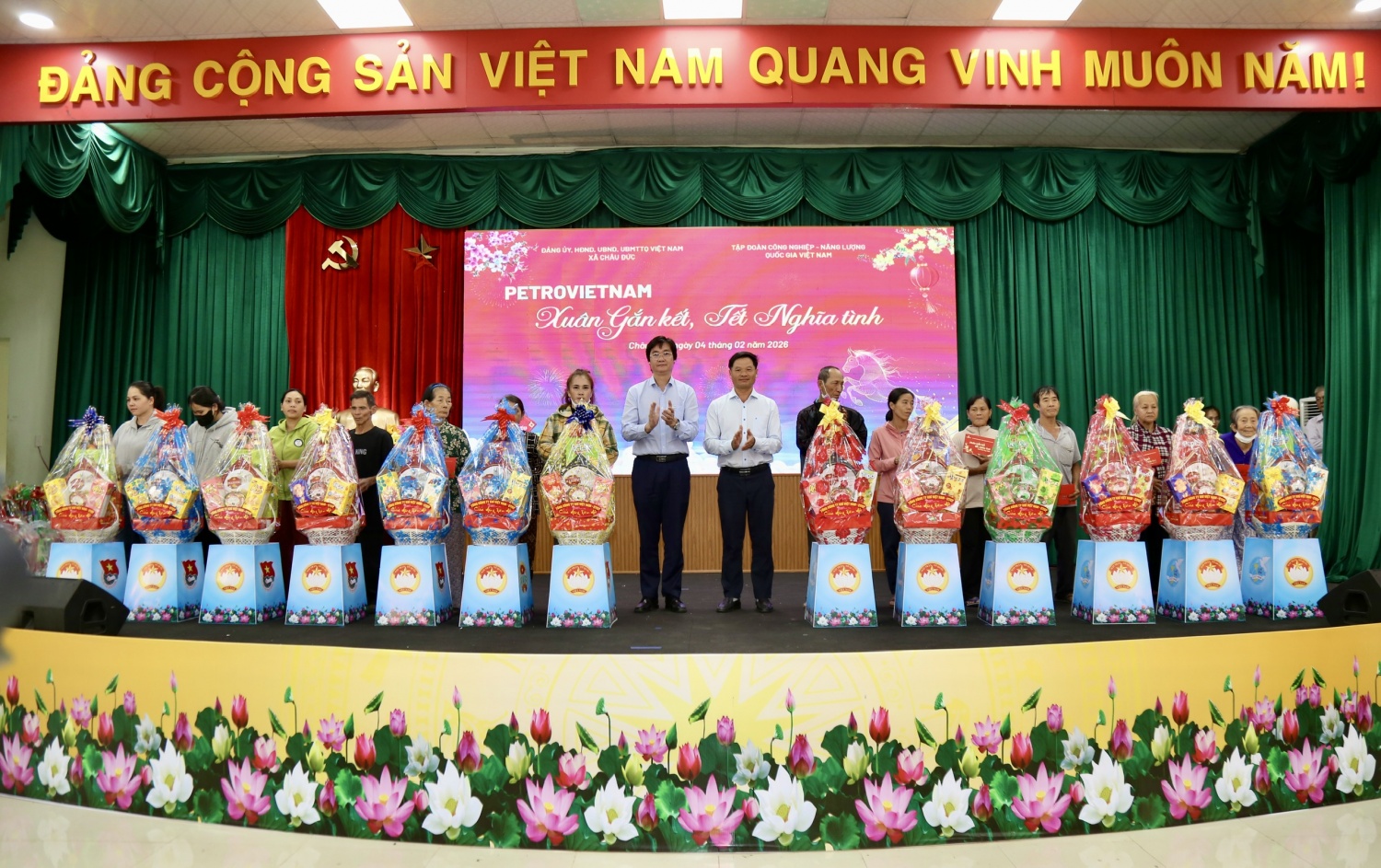 Petrovietnam sẻ chia hơi ấm Tết với các phường, xã khó khăn TP HCM Petrovietnam sẻ chia hơi ấm Tết với các phường, xã khó khăn TP HCM