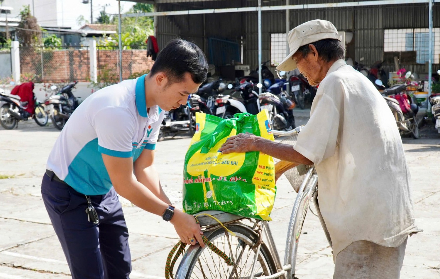 Hành trình “Xuân yêu thương – Tết sẻ chia” lan tỏa nghĩa tình Phú Mỹ Hành trình “Xuân yêu thương – Tết sẻ chia” lan tỏa nghĩa tình Phú Mỹ