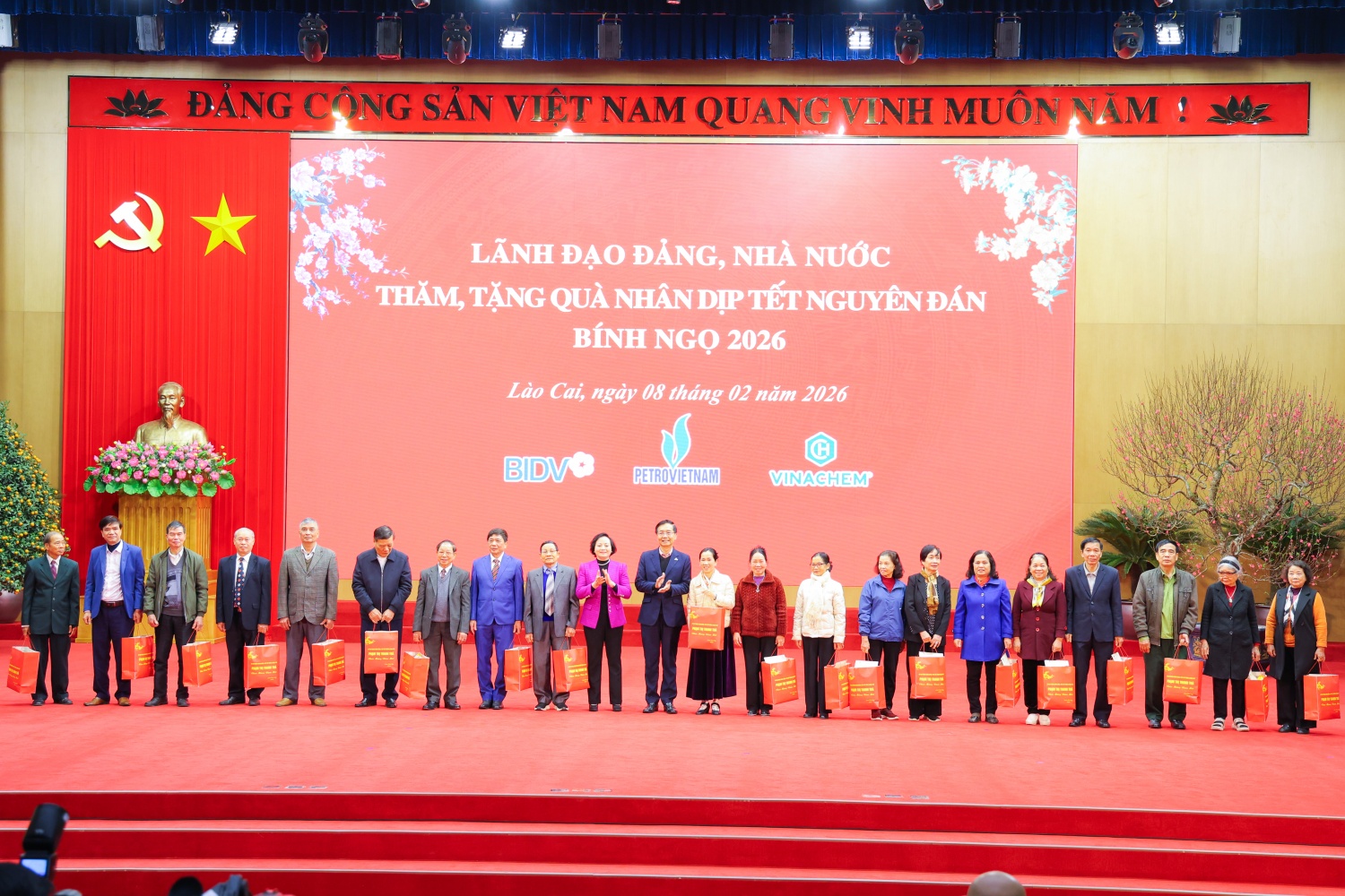 Phó Thủ tướng Phạm Thị Thanh Trà thăm, chúc Tết đồng bào các dân tộc và chiến sĩ biên phòng tỉnh Lào Cai Phó Thủ tướng Phạm Thị Thanh Trà thăm, chúc Tết đồng bào các dân tộc và chiến sĩ biên phòng tỉnh Lào Cai