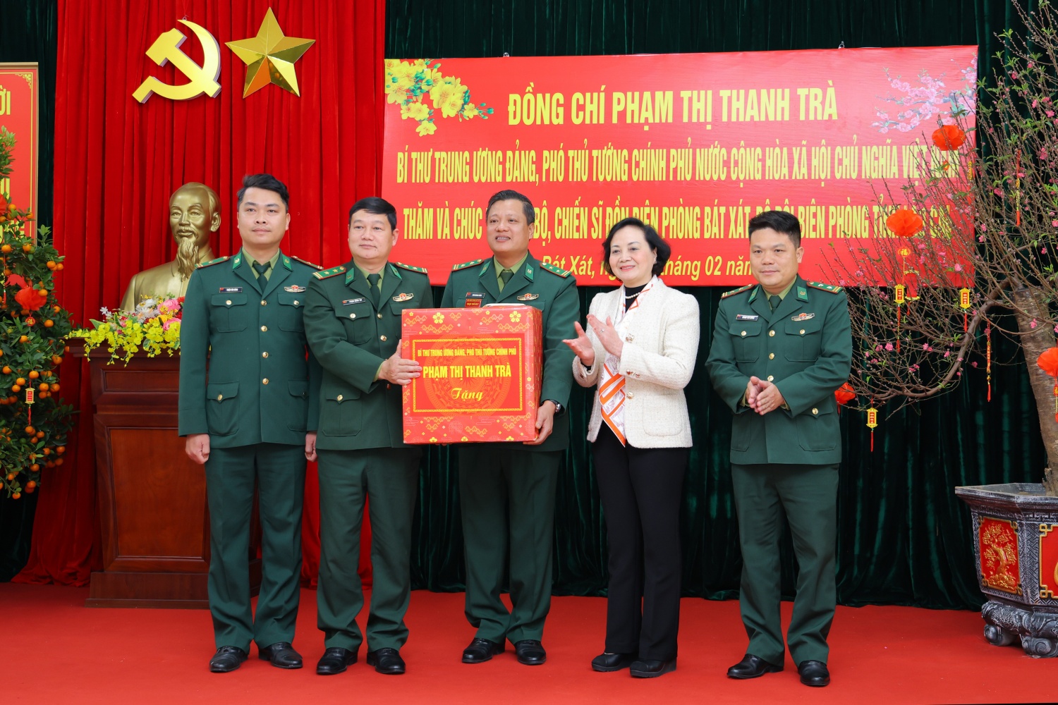 Phó Thủ tướng Phạm Thị Thanh Trà thăm, chúc Tết đồng bào các dân tộc và chiến sĩ biên phòng tỉnh Lào Cai Phó Thủ tướng Phạm Thị Thanh Trà thăm, chúc Tết đồng bào các dân tộc và chiến sĩ biên phòng tỉnh Lào Cai