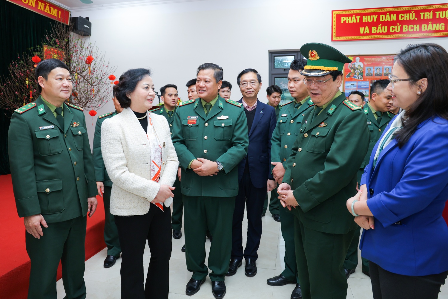 Phó Thủ tướng Phạm Thị Thanh Trà thăm, chúc Tết đồng bào các dân tộc và chiến sĩ biên phòng tỉnh Lào Cai Phó Thủ tướng Phạm Thị Thanh Trà thăm, chúc Tết đồng bào các dân tộc và chiến sĩ biên phòng tỉnh Lào Cai