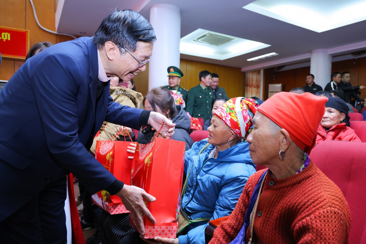 Phó Thủ tướng Phạm Thị Thanh Trà thăm, chúc Tết đồng bào các dân tộc và chiến sĩ biên phòng tỉnh Lào Cai Phó Thủ tướng Phạm Thị Thanh Trà thăm, chúc Tết đồng bào các dân tộc và chiến sĩ biên phòng tỉnh Lào Cai