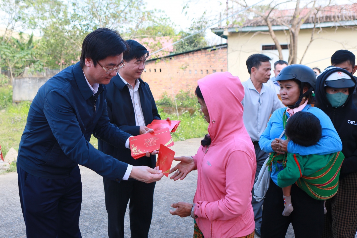 “Petrovietnam: Xuân Gắn kết - Tết Nghĩa tình” mang mùa xuân tới mọi miền đất nước