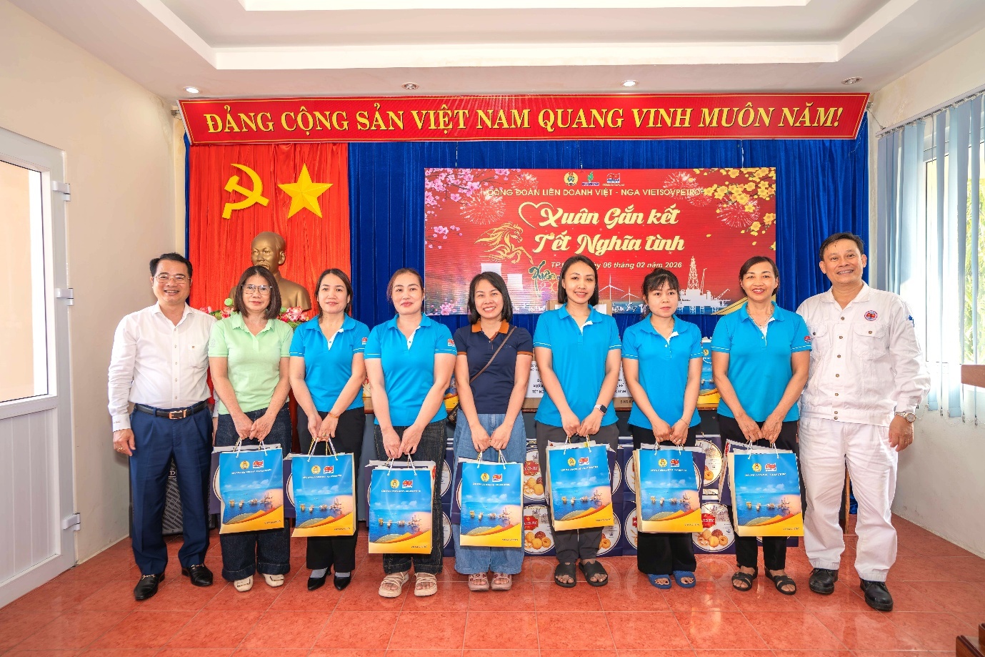 Công đoàn Vietsovpetro lan tỏa yêu thương, chăm lo Tết cho đoàn viên, người lao động Công đoàn Vietsovpetro lan tỏa yêu thương, chăm lo Tết cho đoàn viên, người lao động