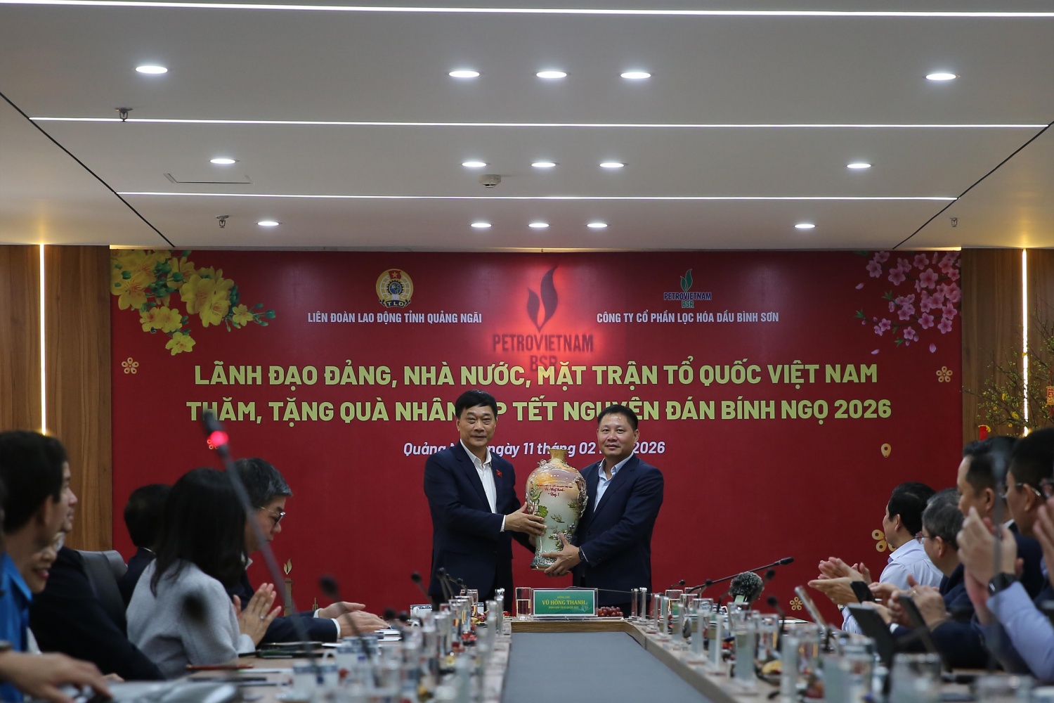 Phó Chủ tịch Quốc hội Vũ Hồng Thanh chúc Tết và tặng quà người lao động BSR