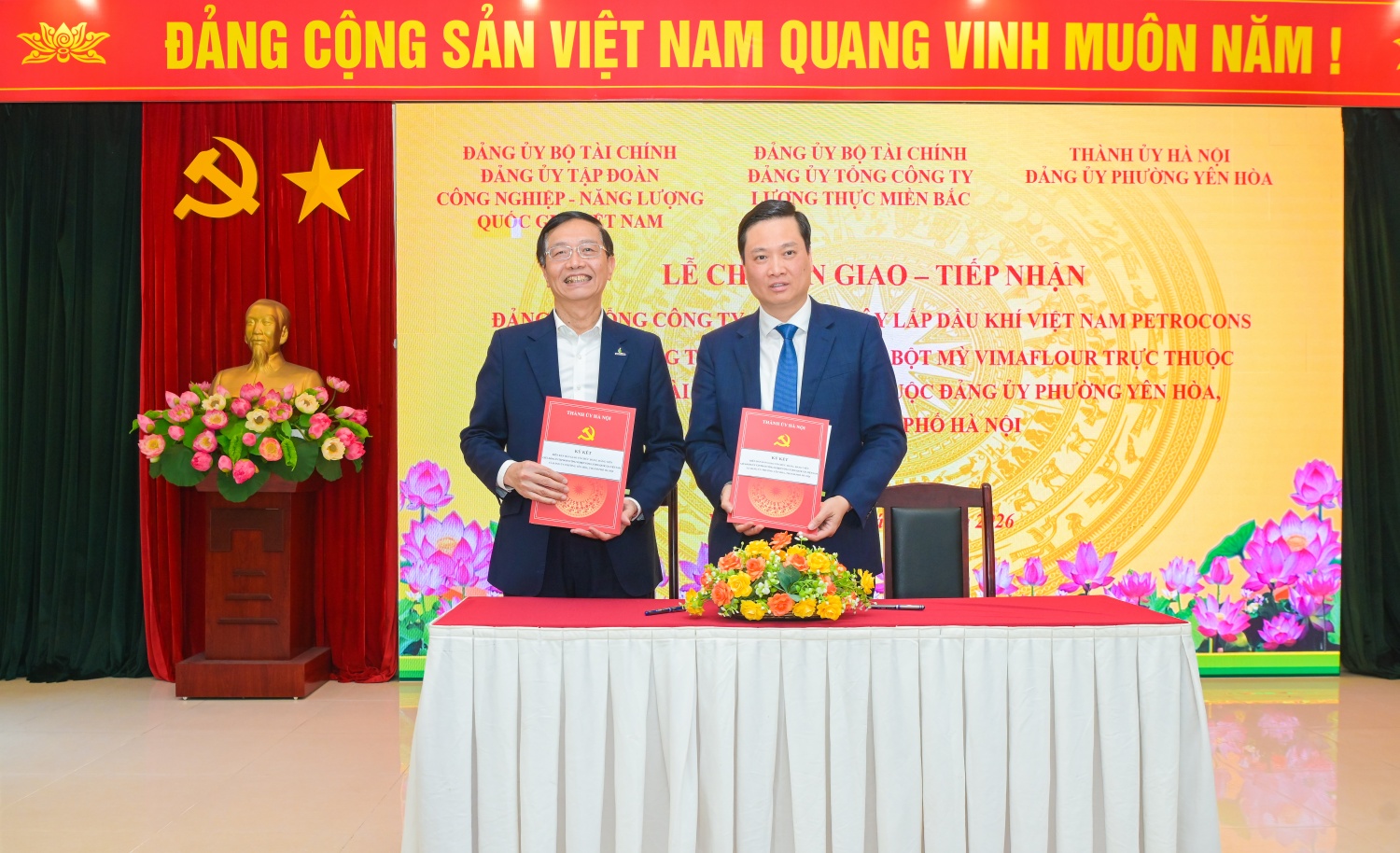 Đảng bộ PETROCONs chính thức về sinh hoạt tại Đảng bộ phường Yên Hòa