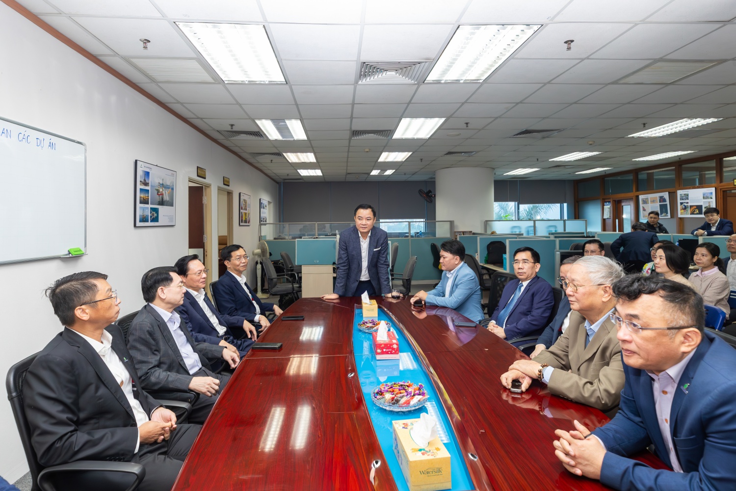 Lãnh đạo Petrovietnam và Hội Dầu khí Việt Nam gửi gắm kỳ vọng năm mới tới Tạp chí Năng lượng Mới/PetroTimes Lãnh đạo Petrovietnam và Hội Dầu khí Việt Nam gửi gắm kỳ vọng năm mới tới Tạp chí Năng lượng Mới/PetroTimes