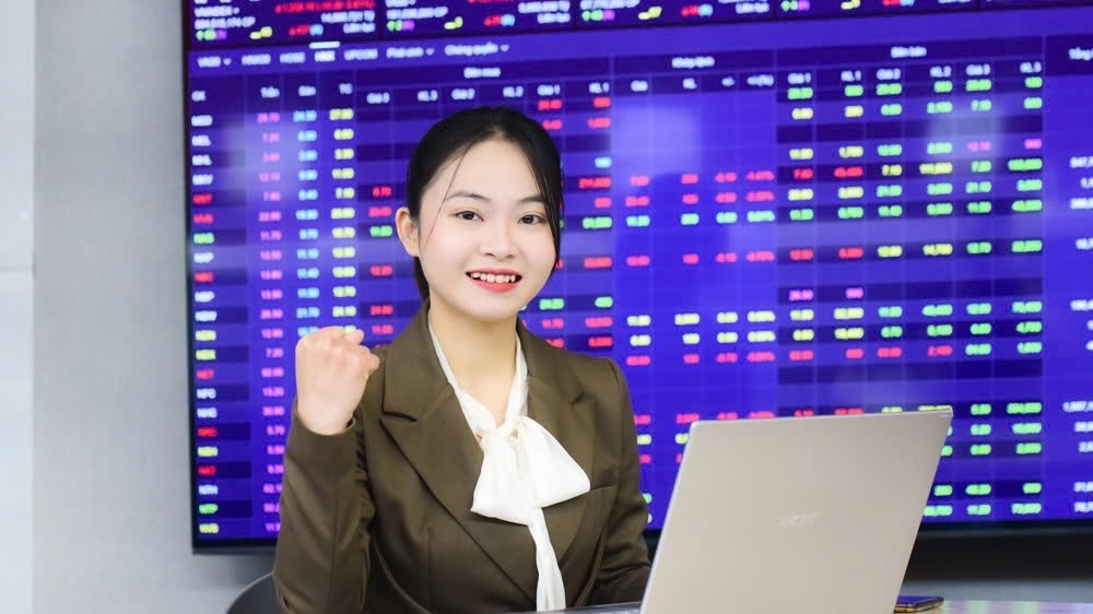 Tin nhanh chứng khoán ngày 26/2: VN Index tăng gần 19 điểm, nhóm Vin dẫn dắt đà tăng
