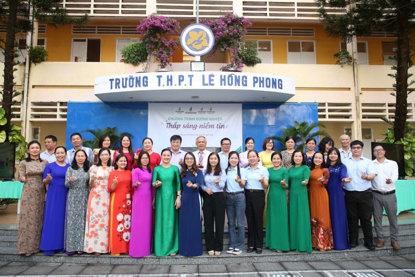 Petrovietnam đồng hành cùng học sinh Trường THPT Lê Hồng Phong chinh phục ước mơ ngành năng lượng
