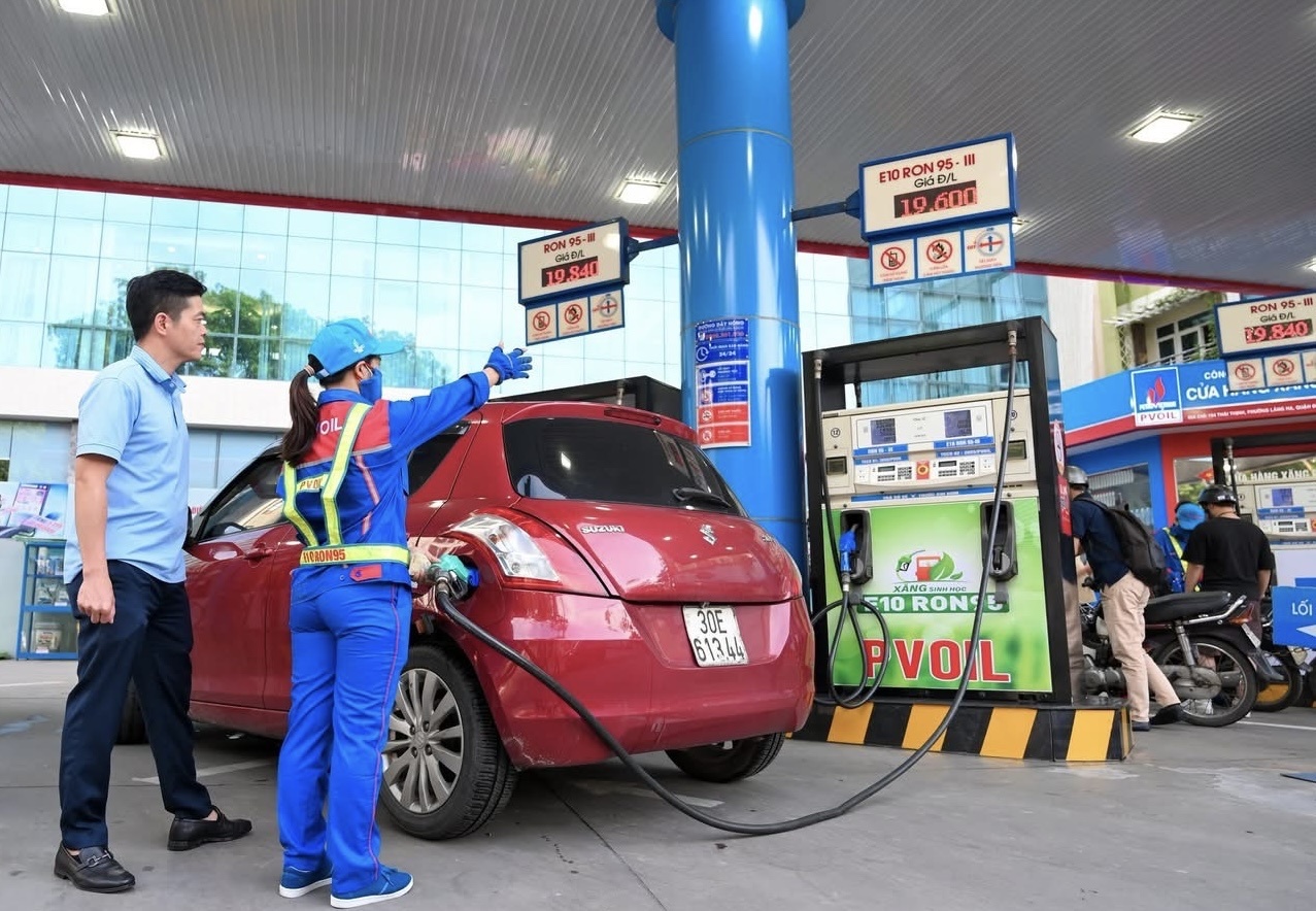 Xăng E10: “Van giảm áp” cho thị trường xăng dầu Xăng E10: “Van giảm áp” cho thị trường xăng dầu