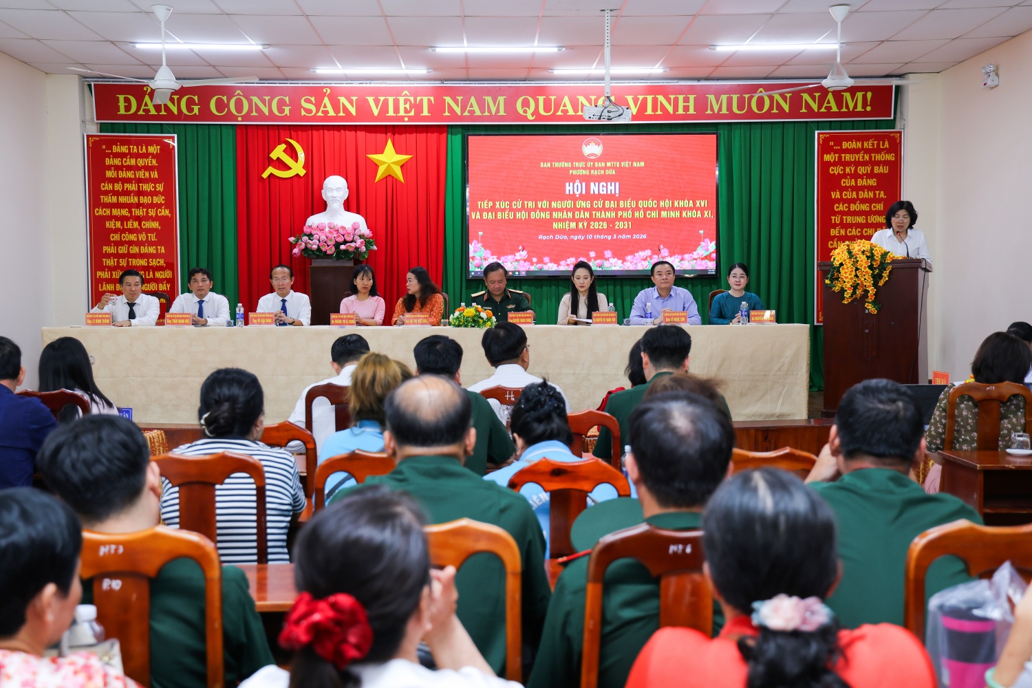 Đồng chí Lê Ngọc Sơn: Petrovietnam cam kết thúc đẩy chuyển dịch năng lượng, kinh tế xanh Đồng chí Lê Ngọc Sơn: Petrovietnam cam kết thúc đẩy chuyển dịch năng lượng, kinh tế xanh