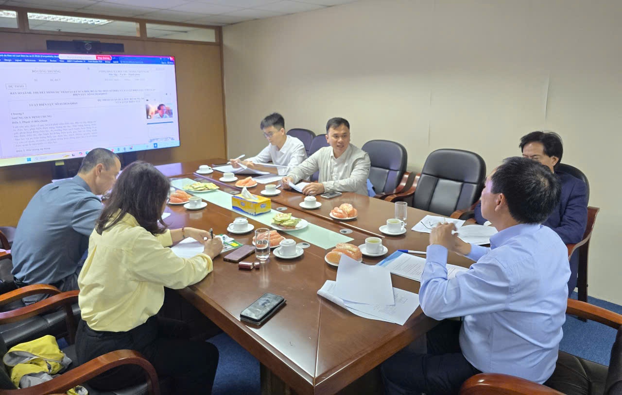 Góp ý hoàn thiện Luật Điện lực (sửa đổi): Cần cơ chế rõ cho điện khí LNG và điện gió ngoài khơi Cần cơ chế rõ ràng cho điện khí LNG và điện gió ngoài khơi