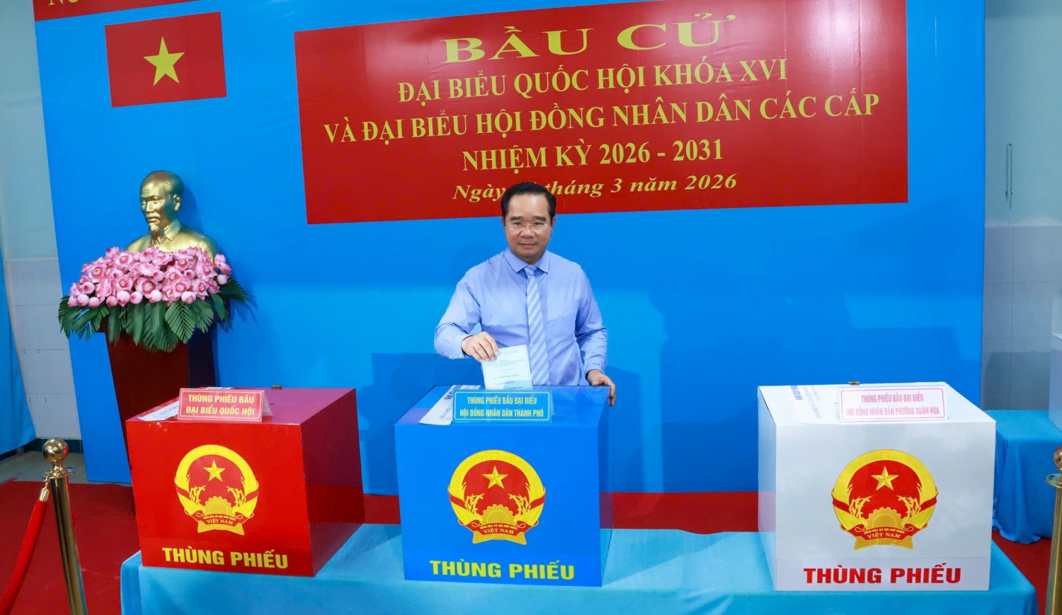 [Chùm ảnh] Hơn 9,6 triệu cử tri TP HCM đồng loạt đi bầu cử
