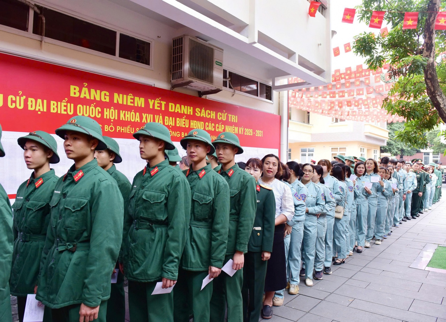 cán bộ chiến sỹ Bộ Tư lệnh Lăng Chủ tịch Hồ Chí Minh tham gia bầu cử