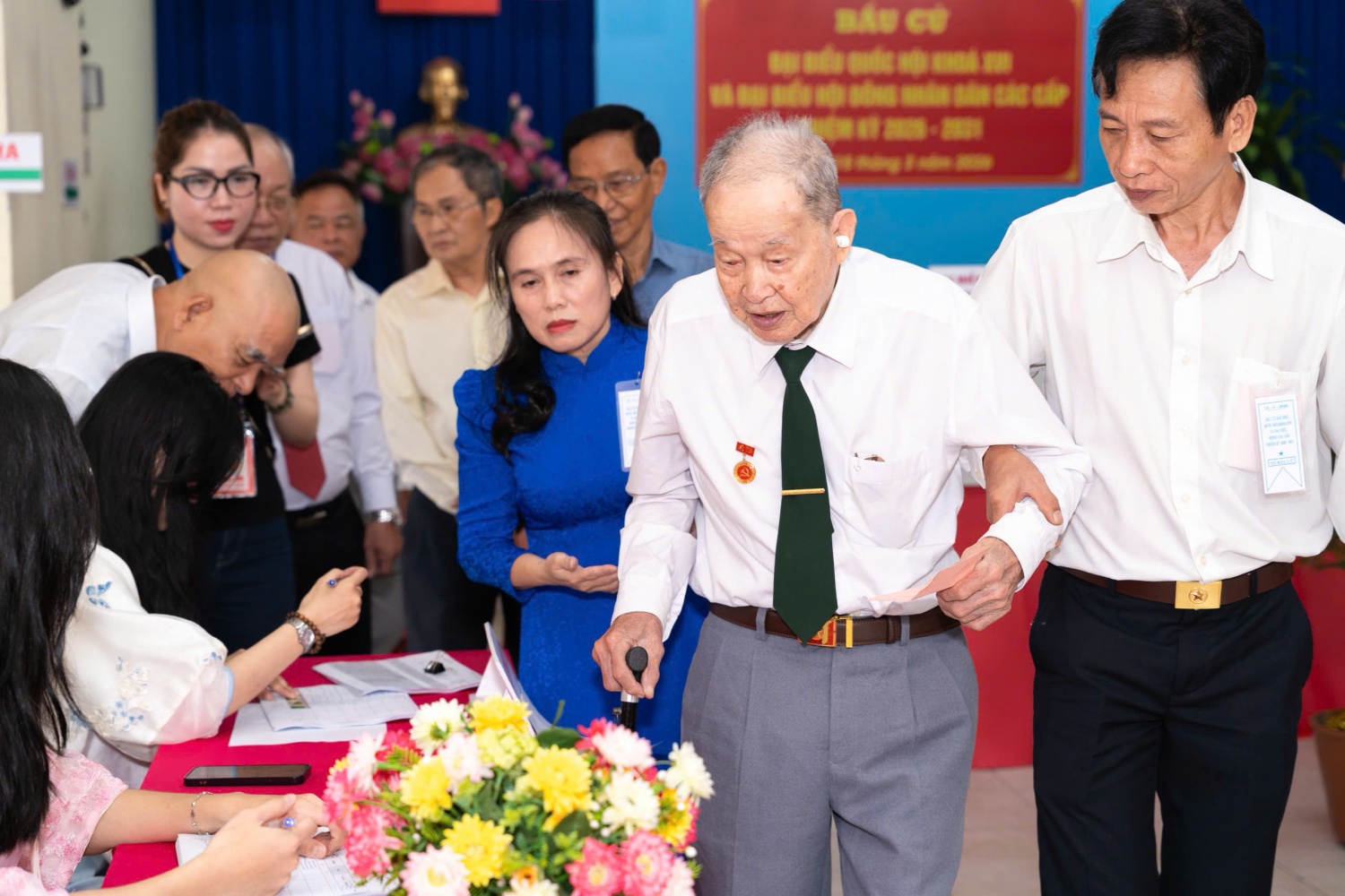 [Chùm ảnh] Hơn 9,6 triệu cử tri TP HCM đồng loạt đi bầu cử