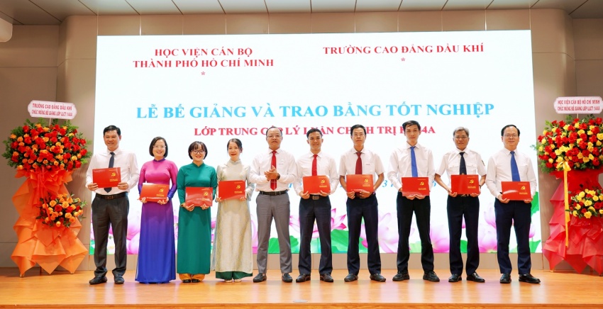 PV College và Học viện Cán bộ TP HCM phối hợp tổ chức bế giảng lớp Trung cấp Lý luận chính trị K144A