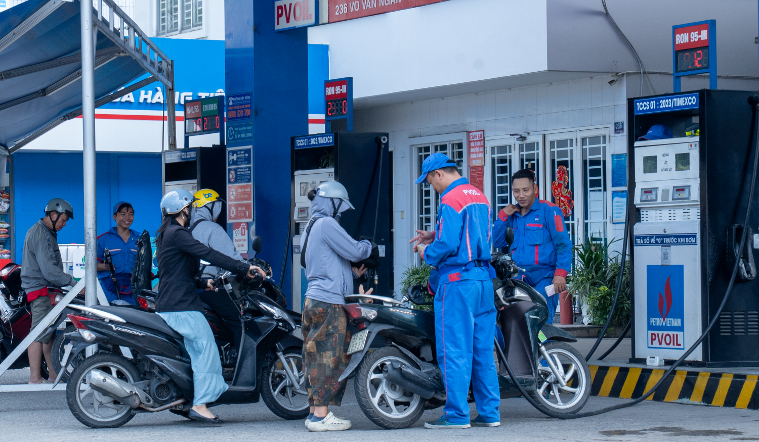 Petrovietnam bảo đảm tối ưu sản lượng khai thác dầu thô và sản xuất xăng dầu Petrovietnam bảo đảm tối ưu sản lượng khai thác dầu thô và sản xuất xăng dầu