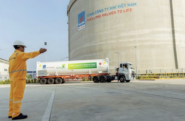 Petrovietnam proposes halting crude oil exports