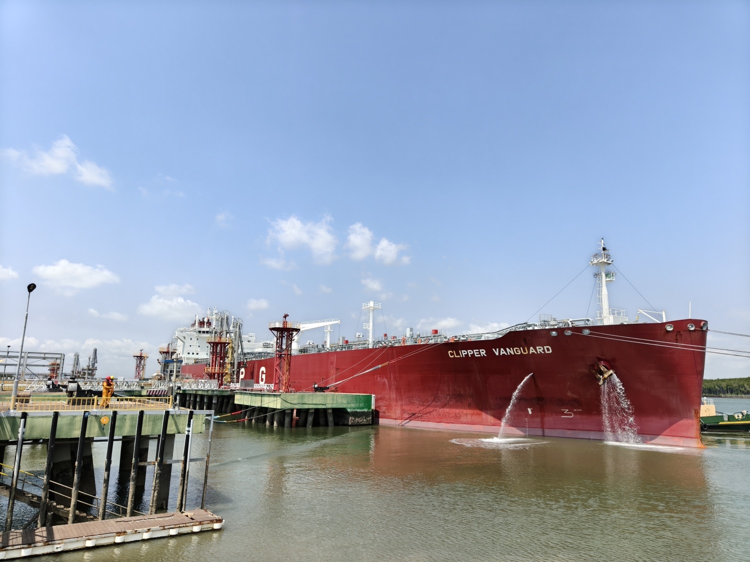 Petrovietnam bảo đảm tối ưu sản lượng khai thác dầu thô và sản xuất xăng dầu Petrovietnam bảo đảm tối ưu sản lượng khai thác dầu thô và sản xuất xăng dầu