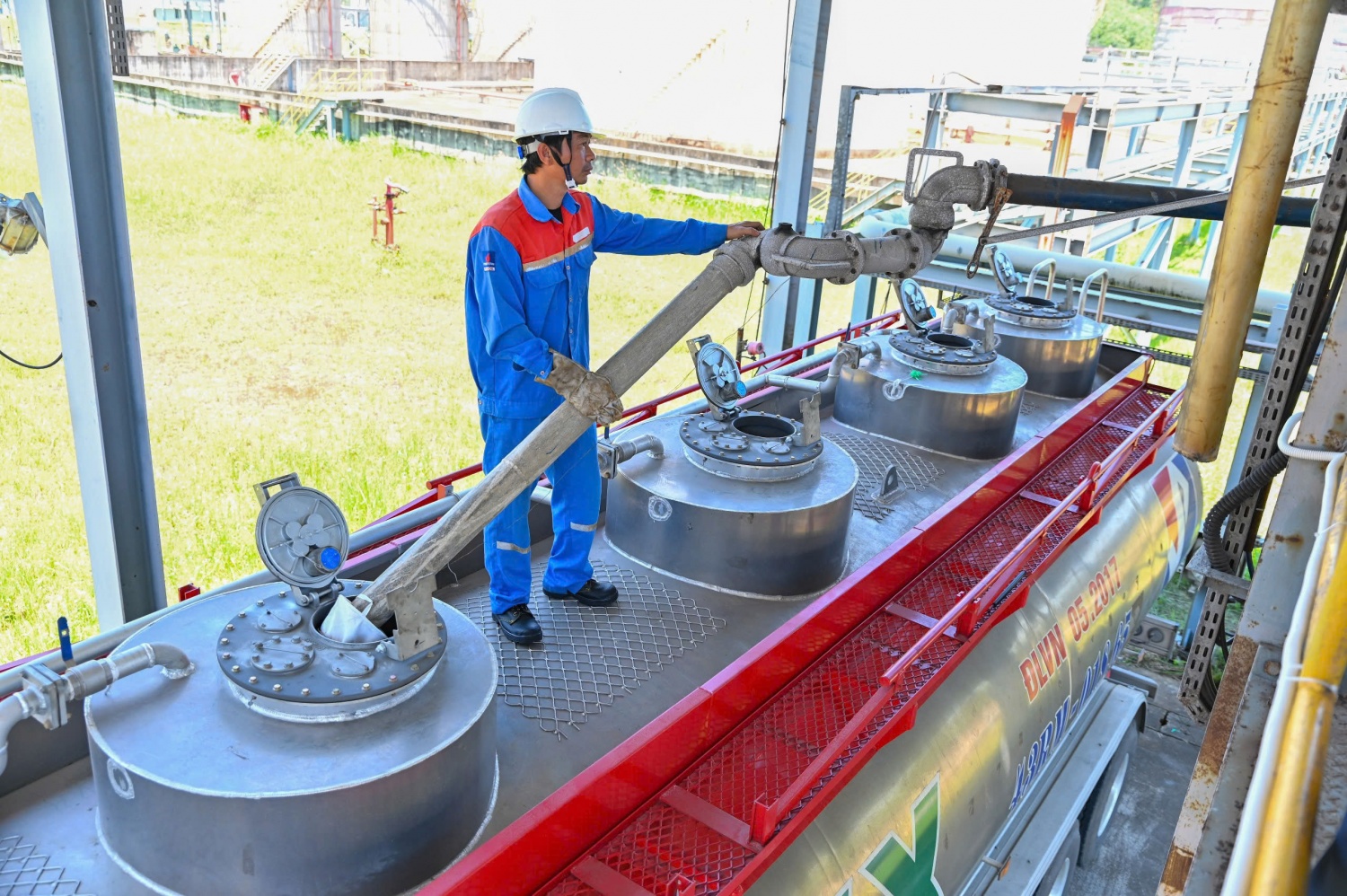 Nhà máy NLSH Dung Quất hoạt động 100% công suất vào giữa tháng 4, bảo đảm phục vụ phối trộn xăng E10 Nhà máy NLSH Dung Quất hoạt động 100% công suất vào giữa tháng 4, bảo đảm phục vụ phối trộn xăng E10