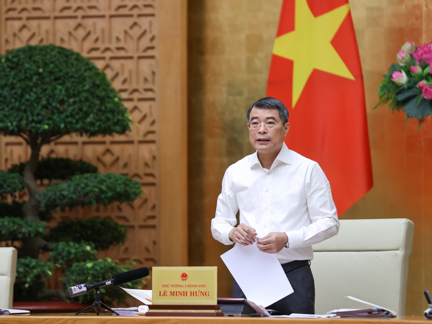 Thủ tướng Lê Minh Hưng: Bắt tay ngay vào công việc, xử lý hiệu quả các nhiệm vụ vừa cấp bách, vừa lâu dài Thủ tướng Lê Minh Hưng: Bắt tay ngay vào công việc, xử lý hiệu quả các nhiệm vụ vừa cấp bách, vừa lâu dài