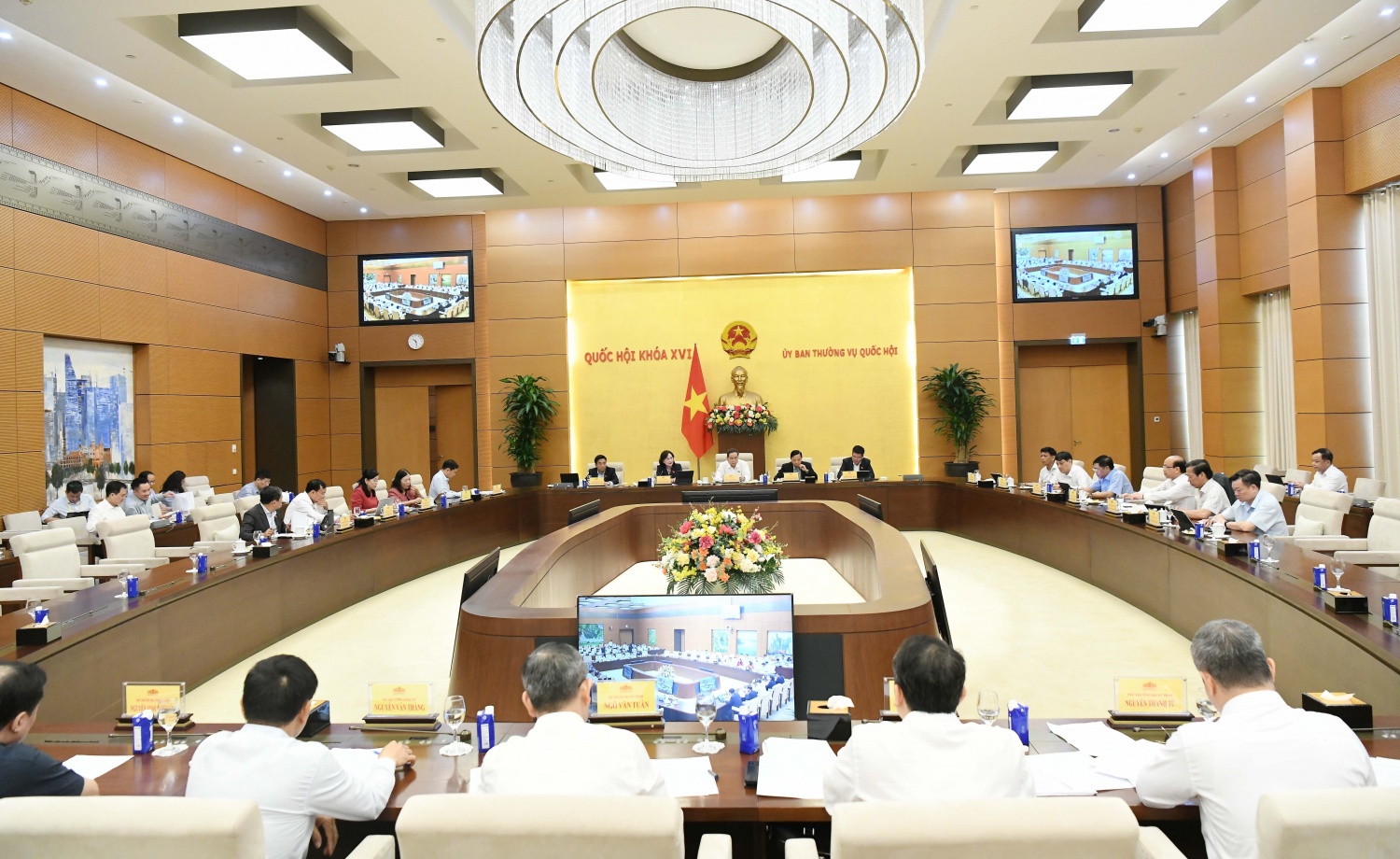 Trình Quốc hội quyết định mức thuế xăng dầu trong bối cảnh giá năng lượng biến động
