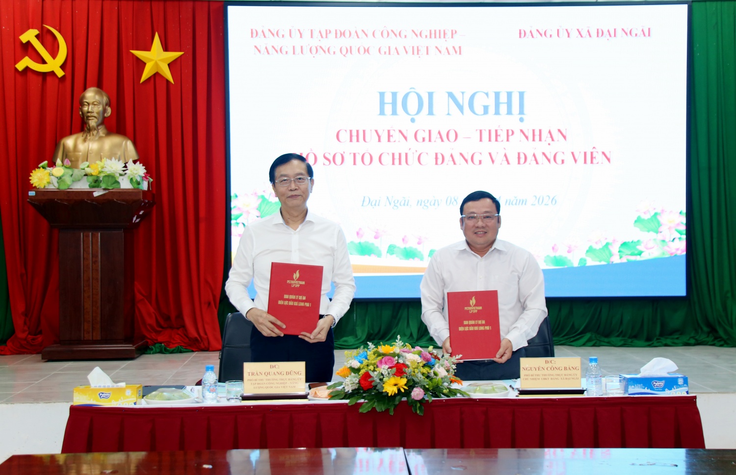 Petrovietnam bàn giao Đảng bộ Ban QLDA Long Phú 1 về Đảng bộ xã Đại Ngãi