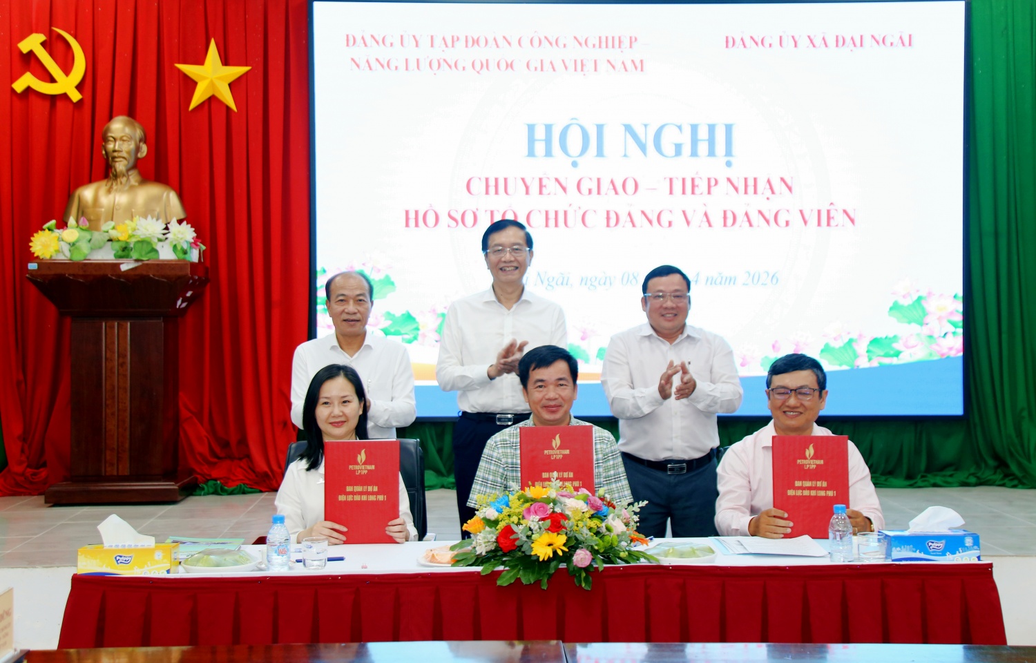 Petrovietnam bàn giao Đảng bộ Ban QLDA Long Phú 1 về Đảng bộ xã Đại Ngãi