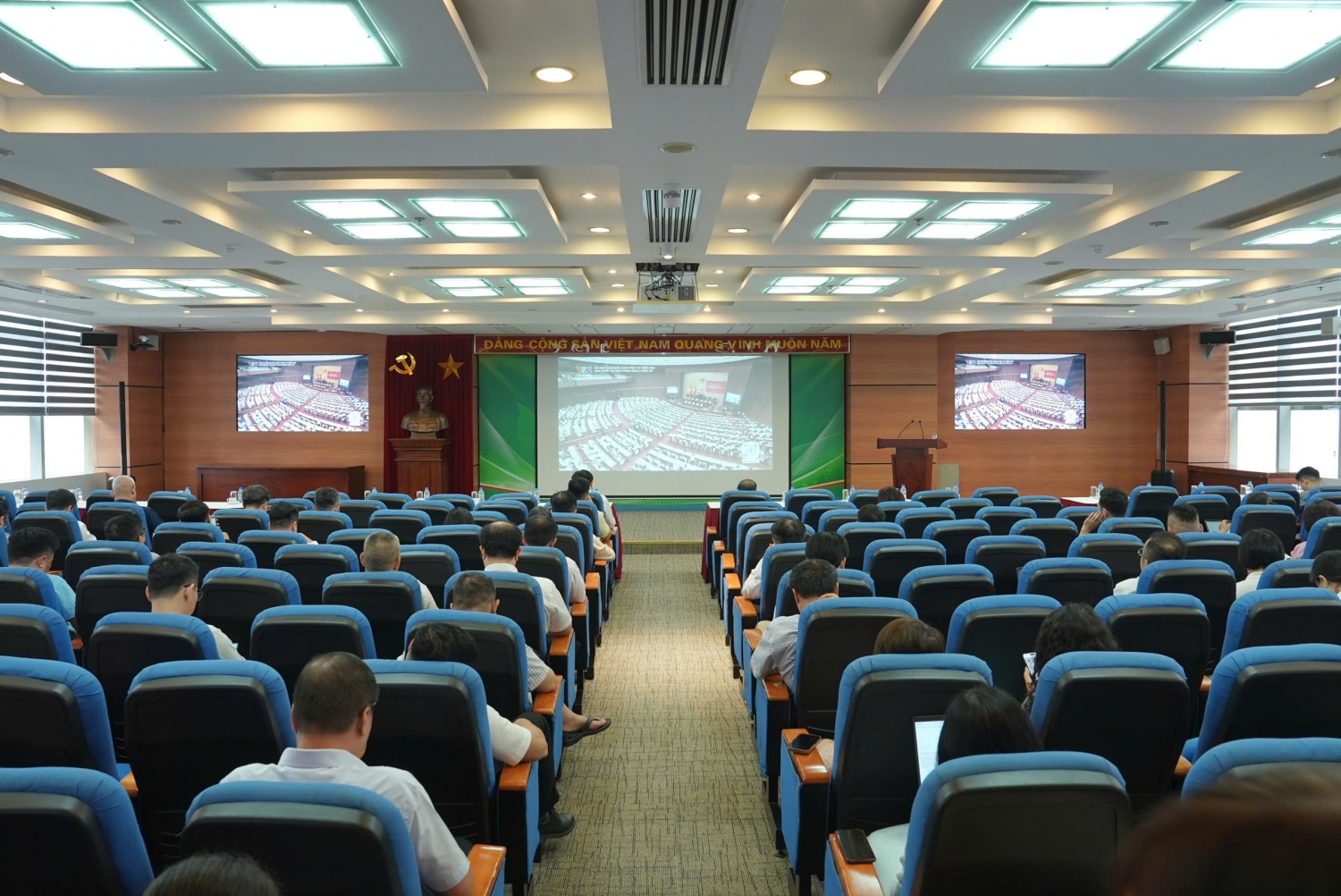 Petrovietnam tham gia Hội nghị toàn quốc quán triệt Nghị quyết Hội nghị Trung ương 2 khóa XIV Petrovietnam tham gia Hội nghị toàn quốc quán triệt Nghị quyết Hội nghị Trung ương 2 khóa XIV
