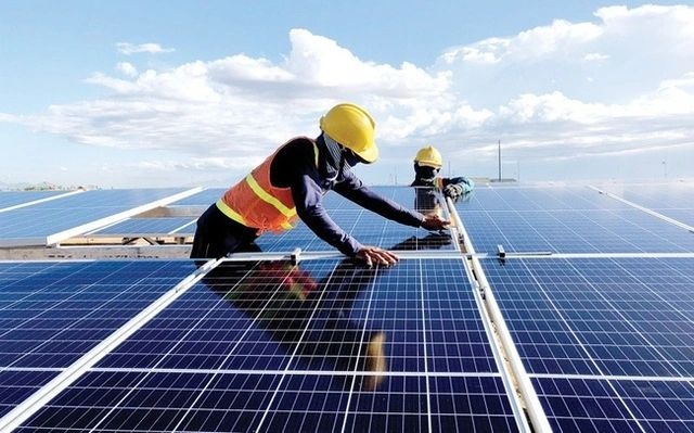 Lãnh đạo tỉnh Gia Lai đã có quyết định chấp nhận các dự án nhà máy điện mặt trời và nhà máy điện gió với tổng vốn gần 5.000 tỷ đồng Lãnh đạo tỉnh Gia Lai đã có quyết định chấp nhận các dự án nhà máy điện mặt trời và nhà máy điện gió với tổng vốn gần 5.000 tỷ đồng