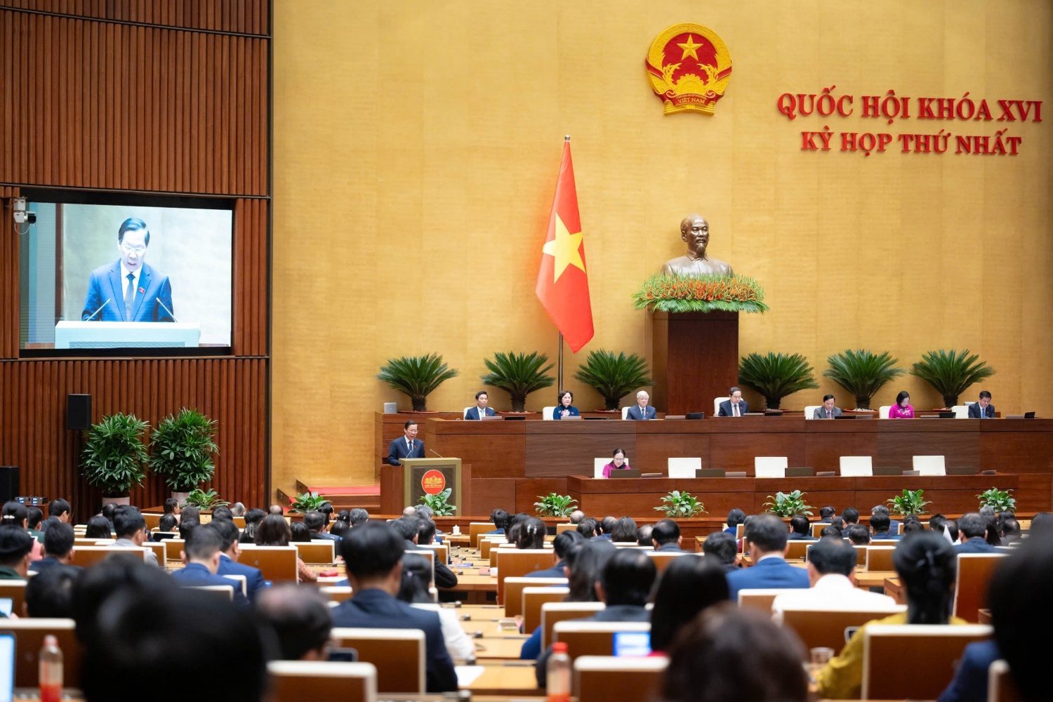 Quốc hội thông qua Nghị quyết kế hoạch 5 năm, đặt mục tiêu tăng trưởng GDP trên 10% Quốc hội thông qua Nghị quyết kế hoạch 5 năm, đặt mục tiêu tăng trưởng GDP trên 10%