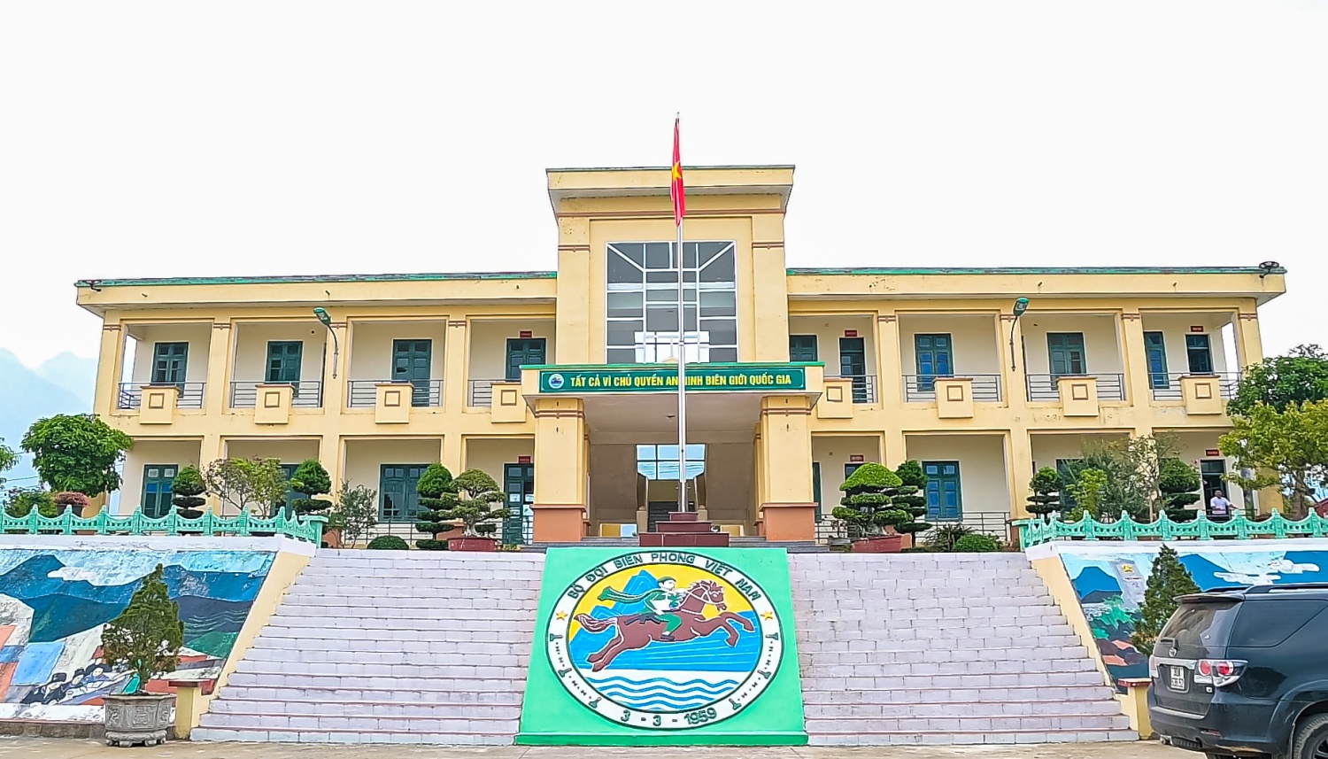 Điểm đến đầu tiên của Đoàn là Đồn Biên phòng Sin Suối Hồ – đơn vị đang ngày đêm thực hiện nhiệm vụ bảo vệ chủ quyền an ninh biên giới quốc gia.