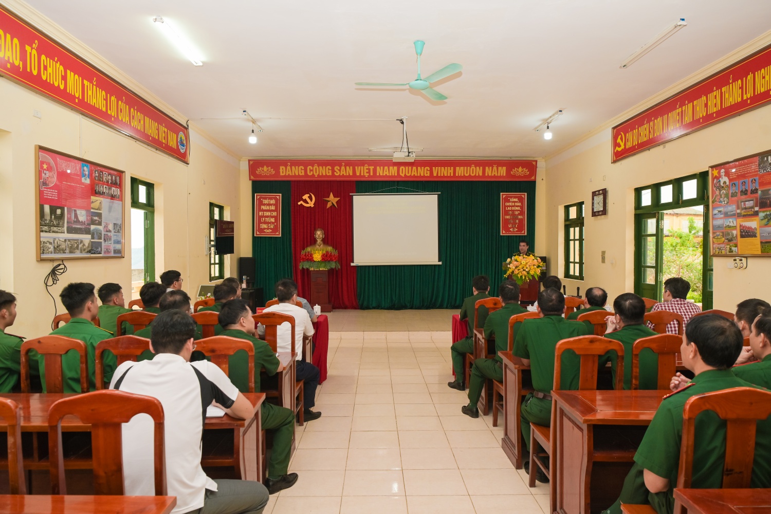 [Chùm ảnh] Nghĩa tình Petrovietnam nơi biên giới Lai Châu