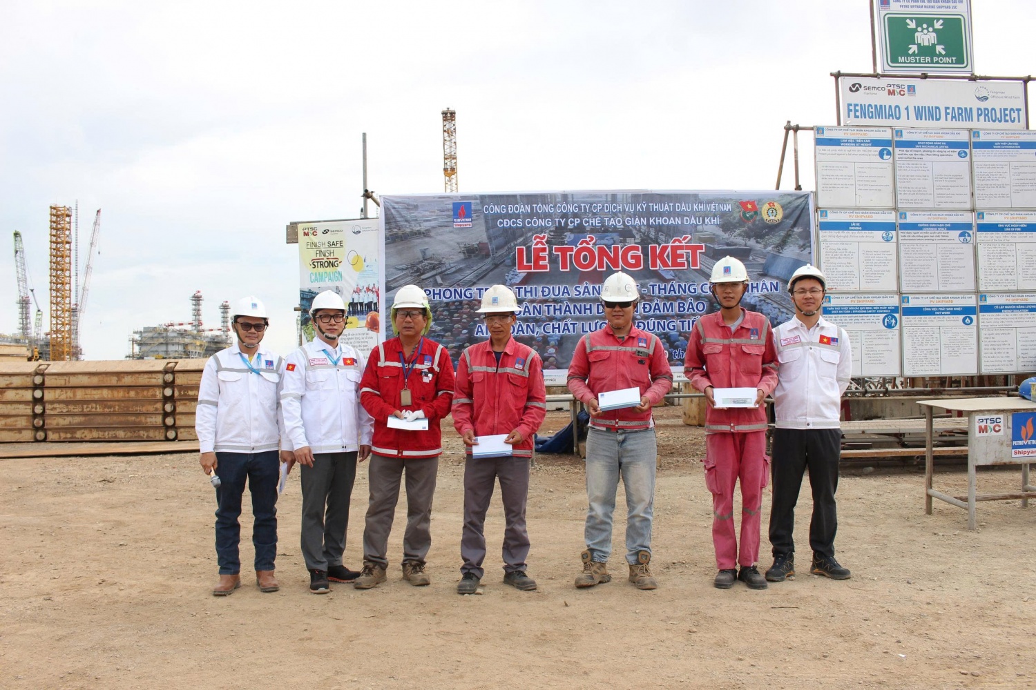 PV Shipyard tổng kết thi đua sản xuất và khen thưởng các tập thể, cá nhân tiêu biểu PV Shipyard tổng kết thi đua sản xuất, khen thưởng các tập thể, cá nhân tiêu biểu