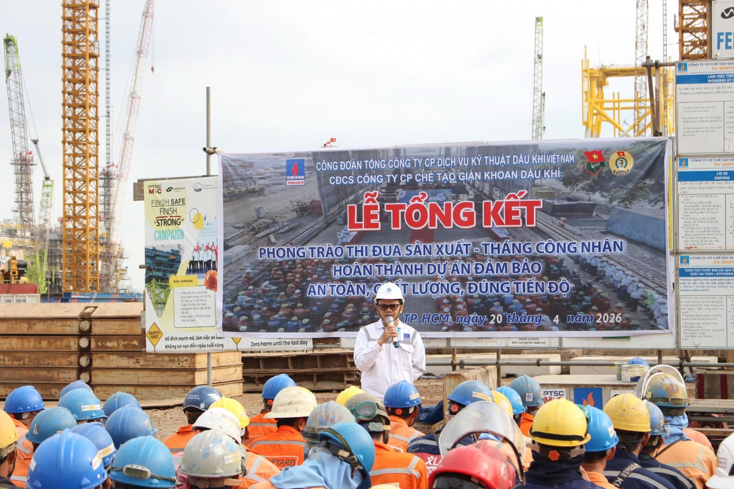 PV Shipyard tổng kết thi đua sản xuất và khen thưởng các tập thể, cá nhân tiêu biểu PV Shipyard tổng kết thi đua sản xuất, khen thưởng các tập thể, cá nhân tiêu biểu
