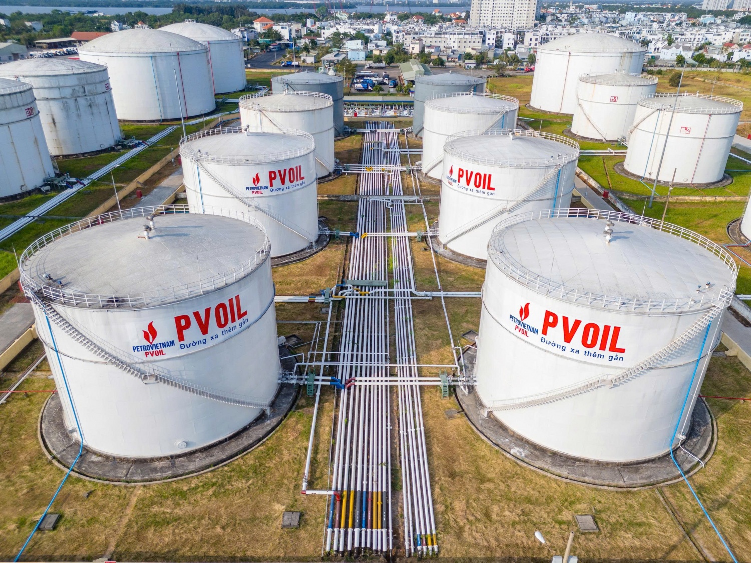 Cận cảnh hạ tầng PVOIL trước giờ phủ sóng xăng sinh học E10 trên toàn quốc Cận cảnh hạ tầng PVOIL trước giờ phủ sóng xăng sinh học E10 trên toàn quốc