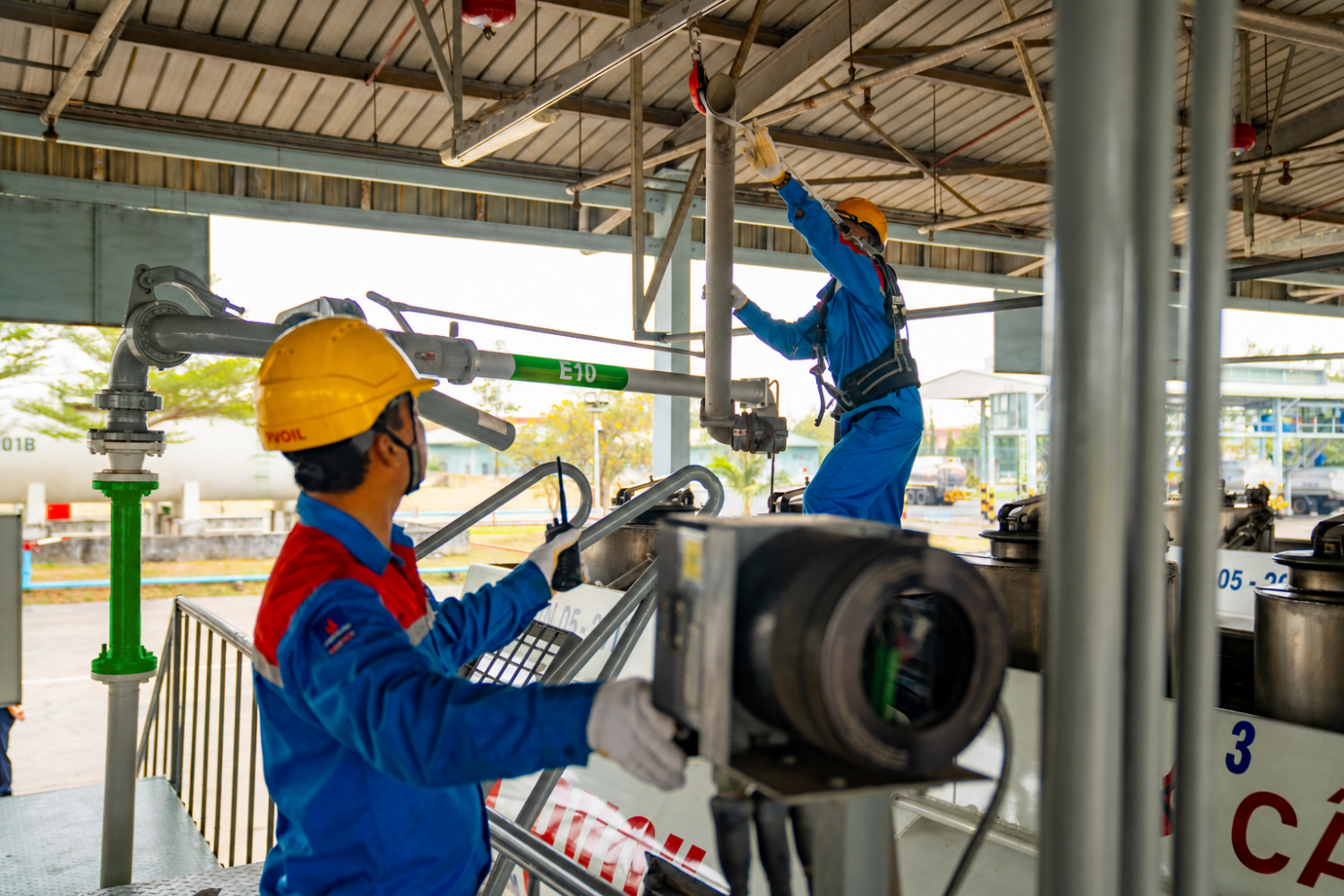 Cận cảnh hạ tầng PVOIL trước giờ phủ sóng xăng sinh học E10 trên toàn quốc Cận cảnh hạ tầng PVOIL trước giờ phủ sóng xăng sinh học E10 trên toàn quốc