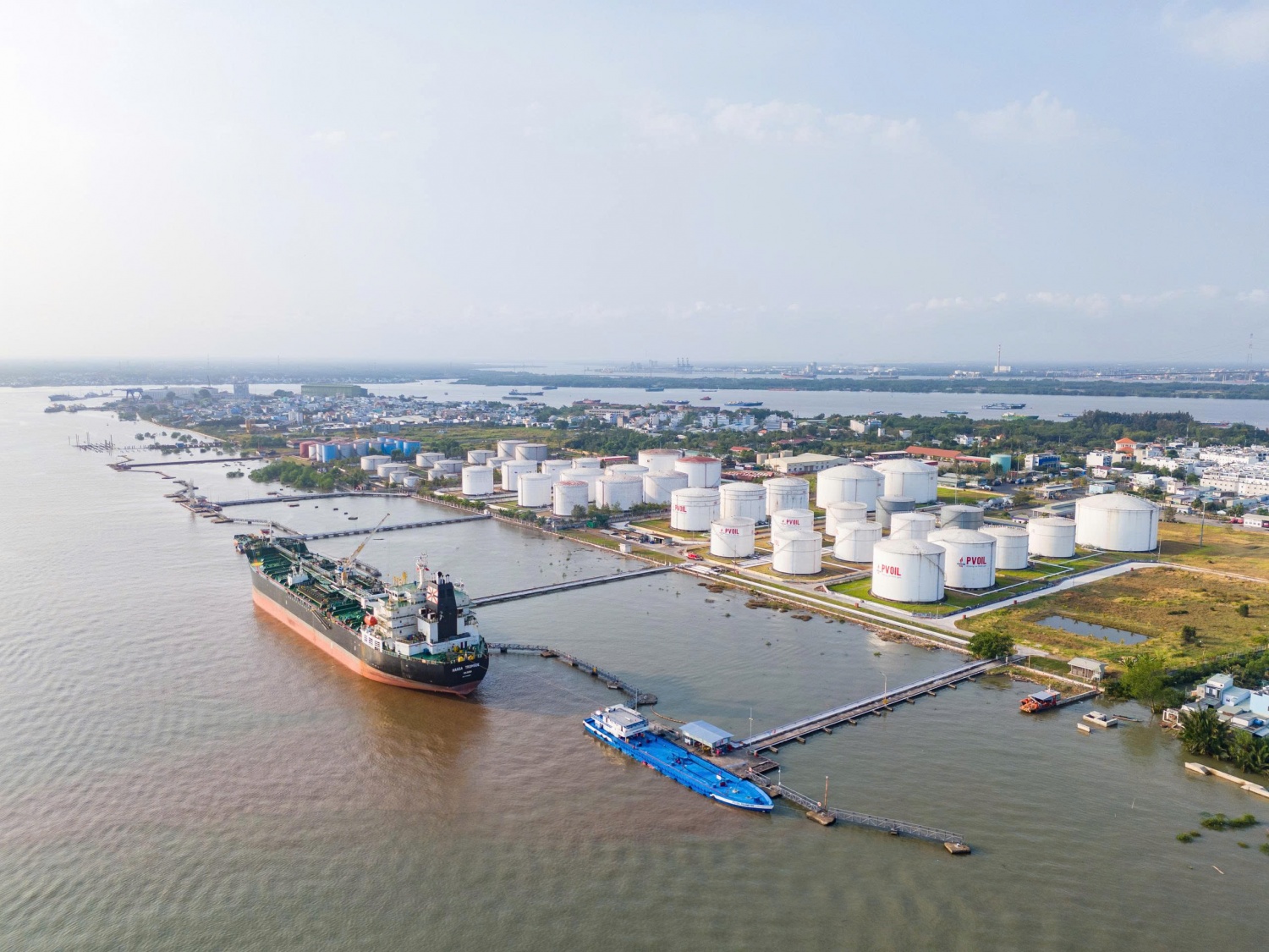 Cận cảnh hạ tầng PVOIL trước giờ phủ sóng xăng sinh học E10 trên toàn quốc Cận cảnh hạ tầng PVOIL trước giờ phủ sóng xăng sinh học E10 trên toàn quốc
