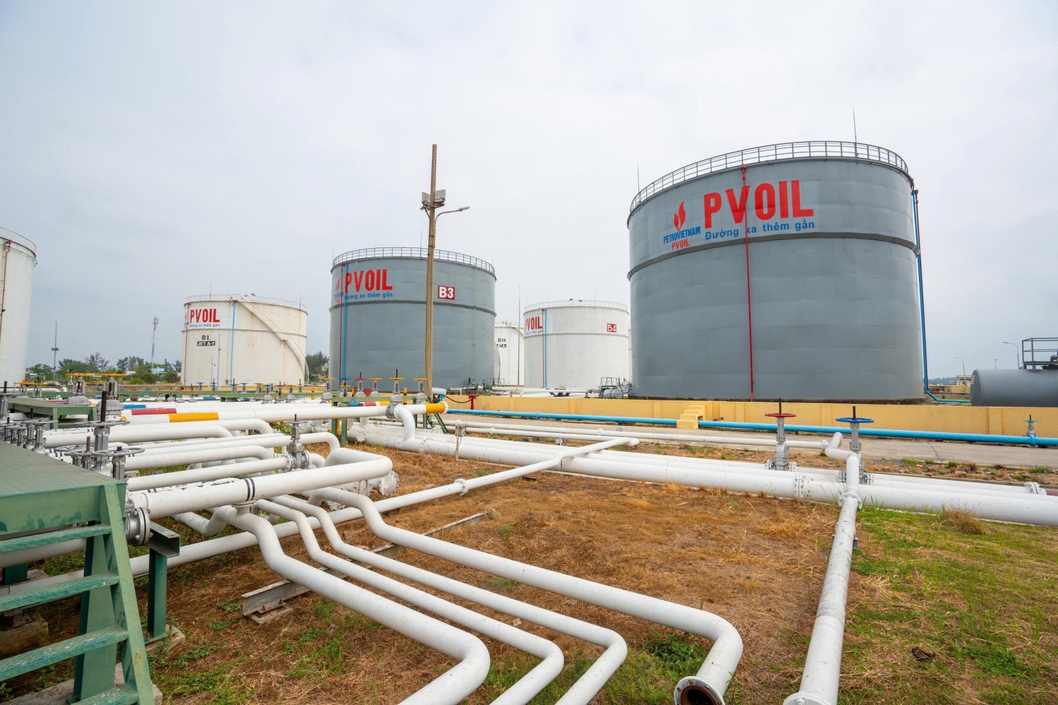 Cận cảnh hạ tầng PVOIL trước giờ phủ sóng xăng sinh học E10 trên toàn quốc Cận cảnh hạ tầng PVOIL trước giờ phủ sóng xăng sinh học E10 trên toàn quốc