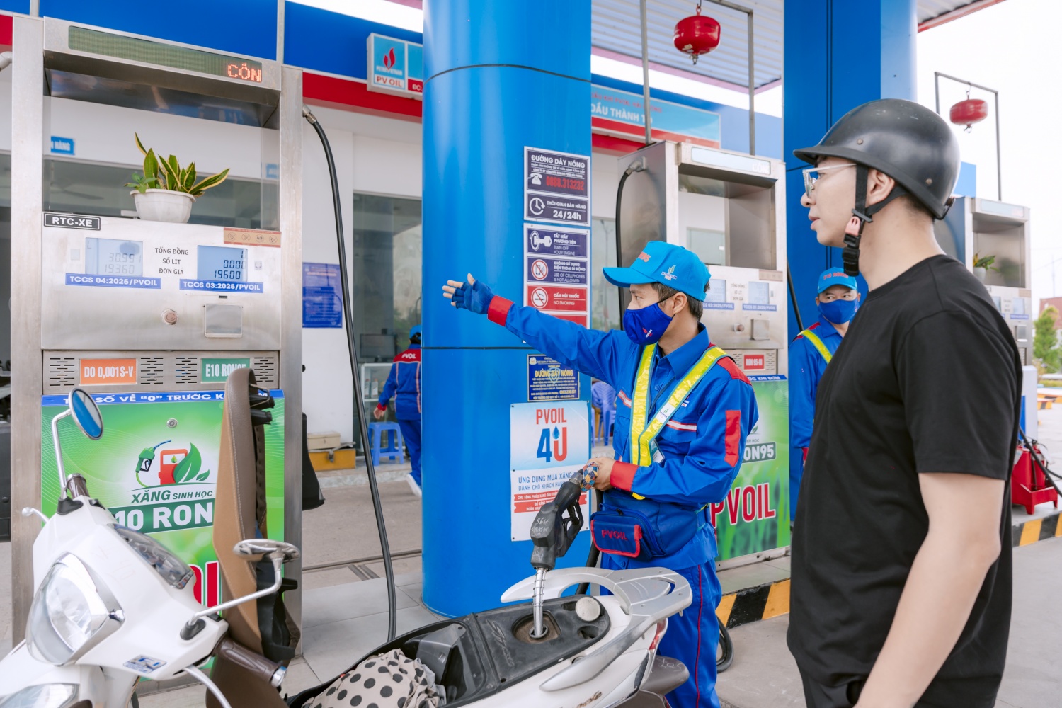 Cận cảnh hạ tầng PVOIL trước giờ phủ sóng xăng sinh học E10 trên toàn quốc Cận cảnh hạ tầng PVOIL trước giờ phủ sóng xăng sinh học E10 trên toàn quốc