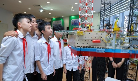 [VIDEO] Học sinh Nghệ An tham quan Petrovietnam: Khơi dậy khát vọng chinh phục khoa học công nghệ
